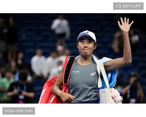 张帅赛场上拼得像战士，下了场拎的包像去时装周，日常差距太离谱